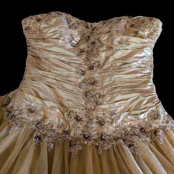 Stunning Gold Prom-Quinceañera Dress - Elegant Ball Gown with Straps - Picture 3 of 6